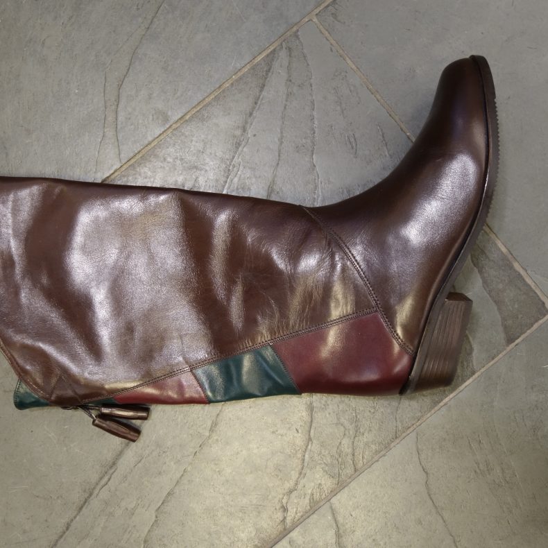 Neue Stiefel aus Geschäftsauflösung